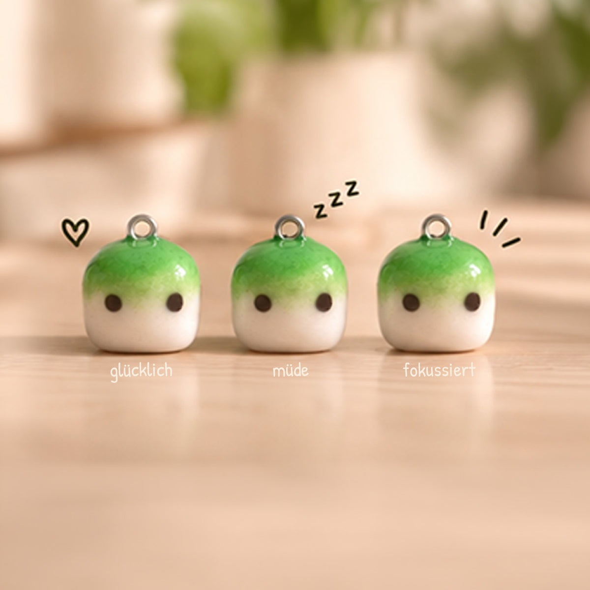 Mehrere handgemachte Matcha Mallows mit kleinen individuellen Unterschieden